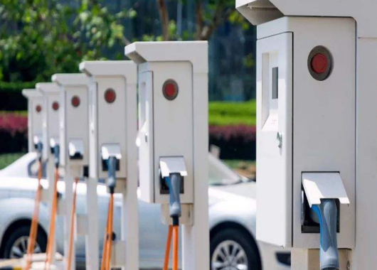 英國(guó)電動(dòng)汽車(chē)行業(yè)陷入困境，英媒：中國(guó)背鍋！